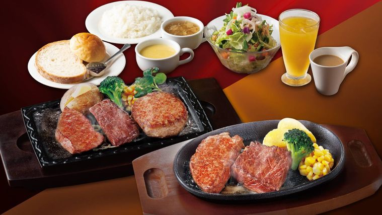 ハンバーグやステーキが置かれている