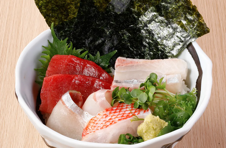 さくら水産の海鮮丼