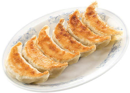 皿に盛られた焼餃子