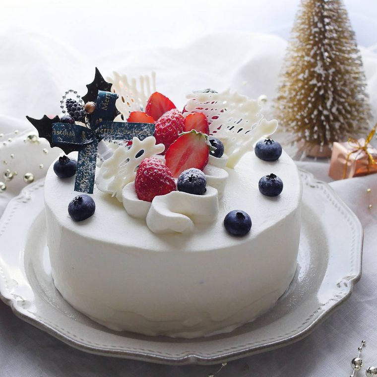 ブルーベリーやいちごがのったクリスマスケーキ