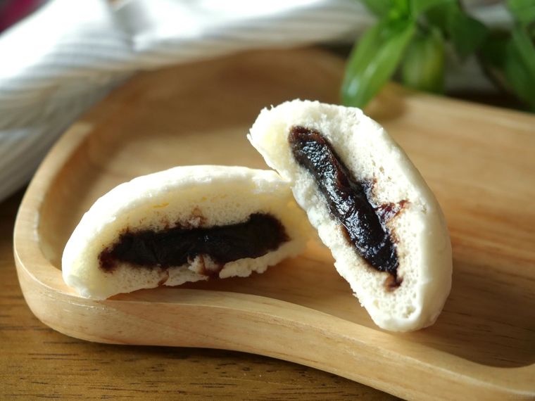 セブンイレブンのごまあんまんをカットした様子