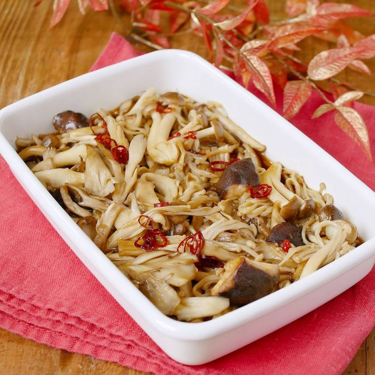 保存容器に入ったきのこの南蛮漬け