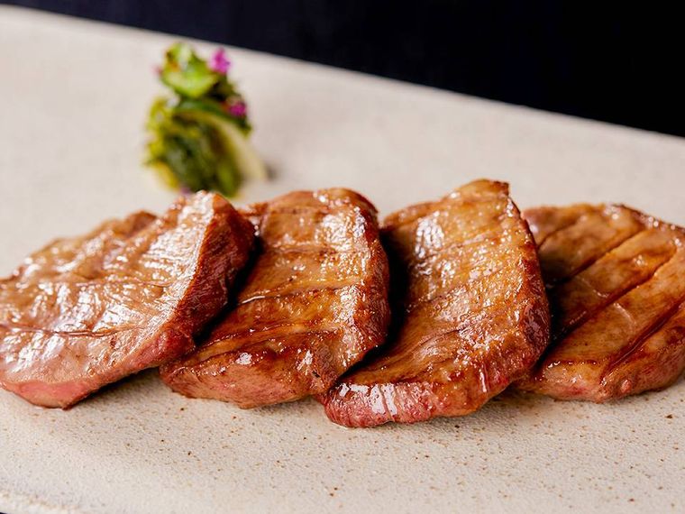 お新香が添えられた牛たん