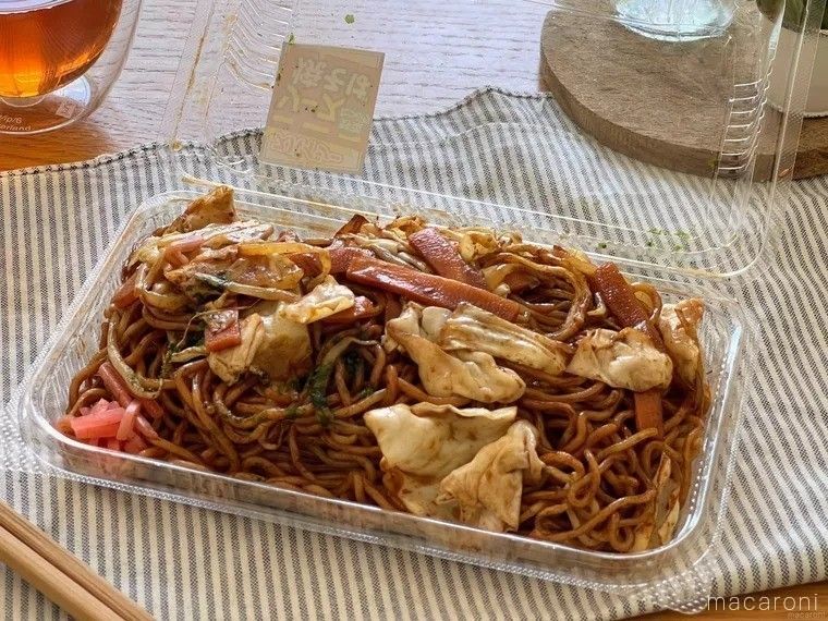 キッチンクロスにのったオーケーストアの焼きそば