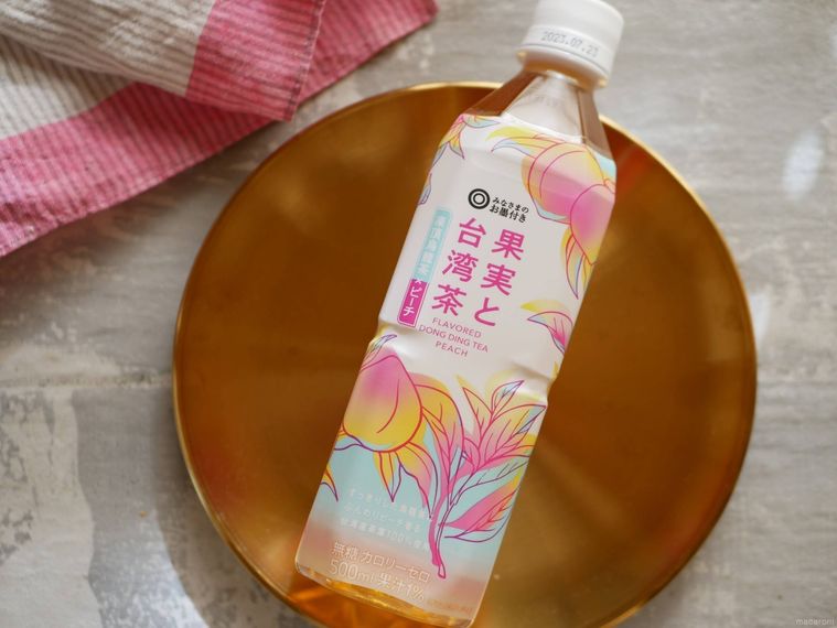 ゴールドプレートにのった西友の果実と台湾茶