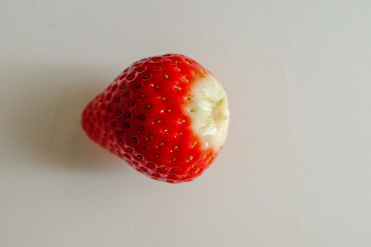 ヘタを取ったいちご
