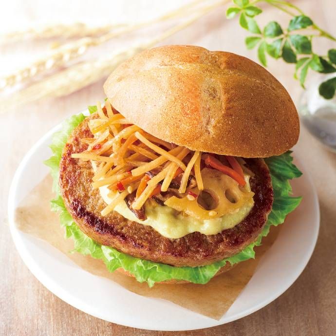 皿に盛られた全粒粉サンド