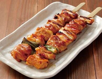 皿に盛られたもも貴族焼