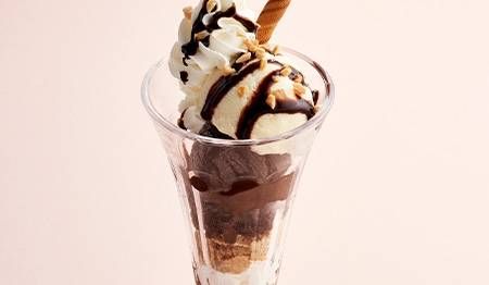 チョコレートパフェが置かれている