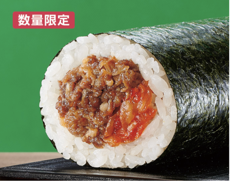 ファミリーマートの肉山監修 2929 恵方巻が置いてある