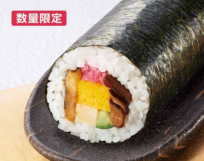 ファミリーマートの恵方巻が置いてある