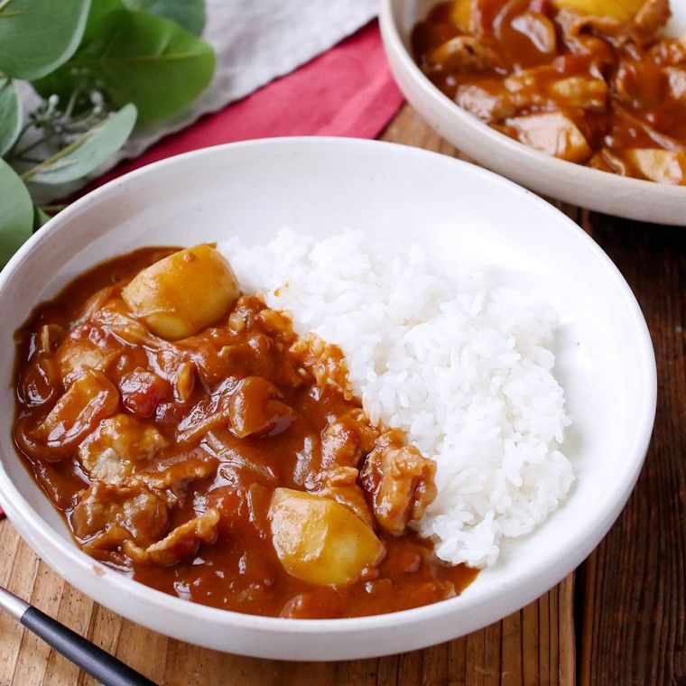 皿に盛られたカレーライス