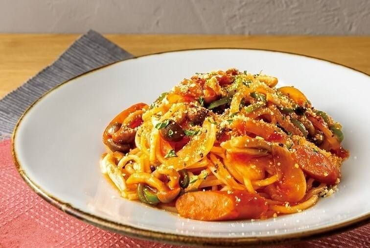 皿に盛られたナポリタン