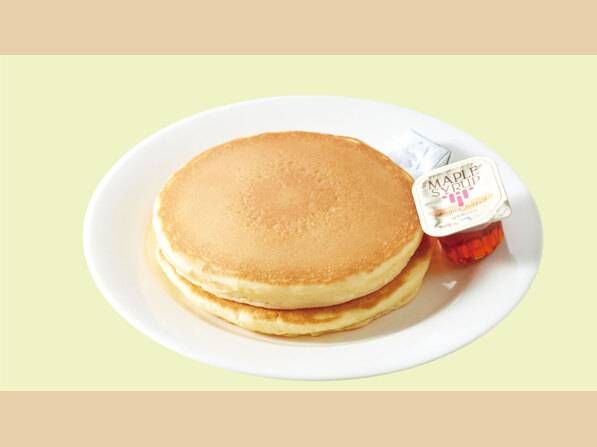 皿に盛られたパンケーキ