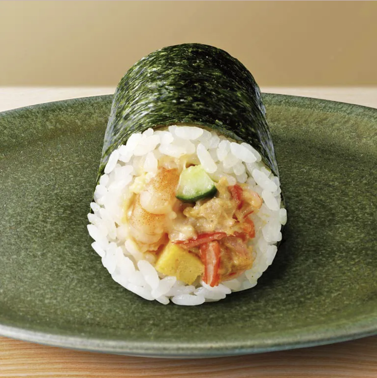 器に盛られた恵方巻き