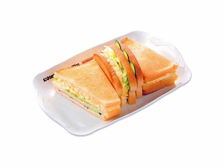 皿に盛られたミックストースト