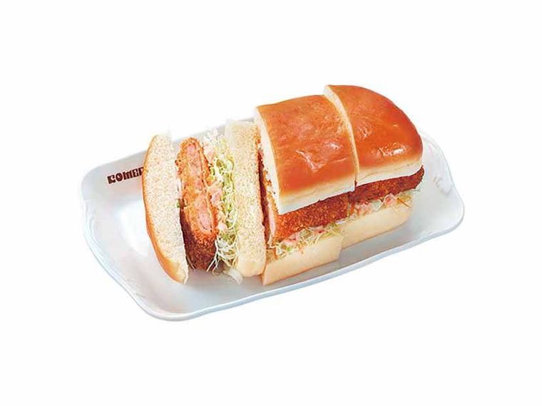 皿に盛られたエビカツパン