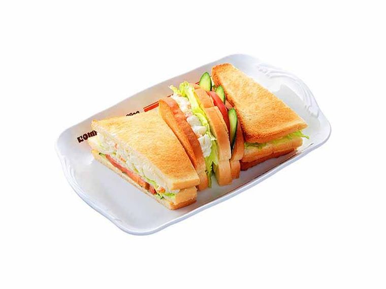 皿に盛られたポテサラトースト