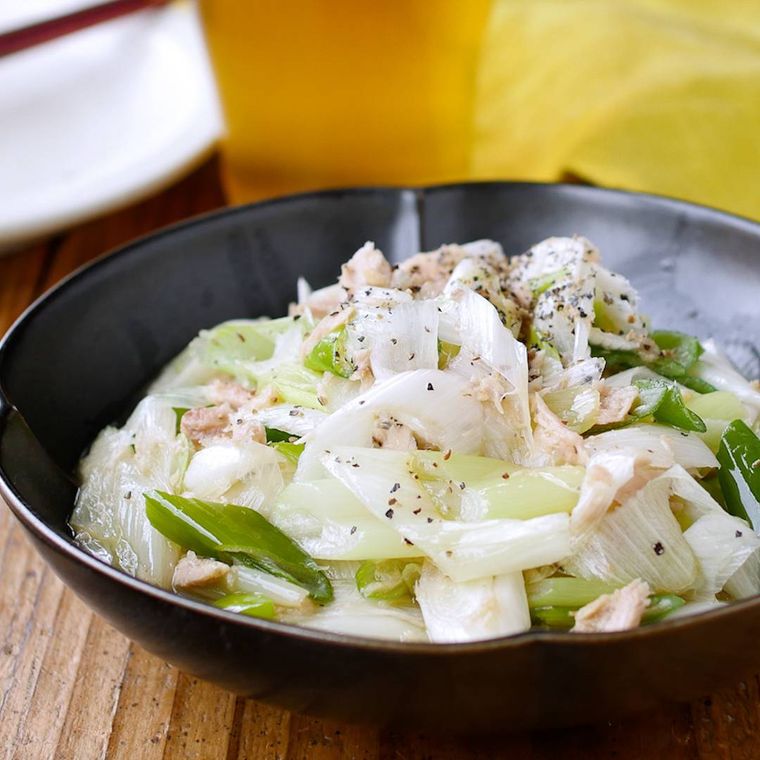 黒の器に入った無限ねぎ