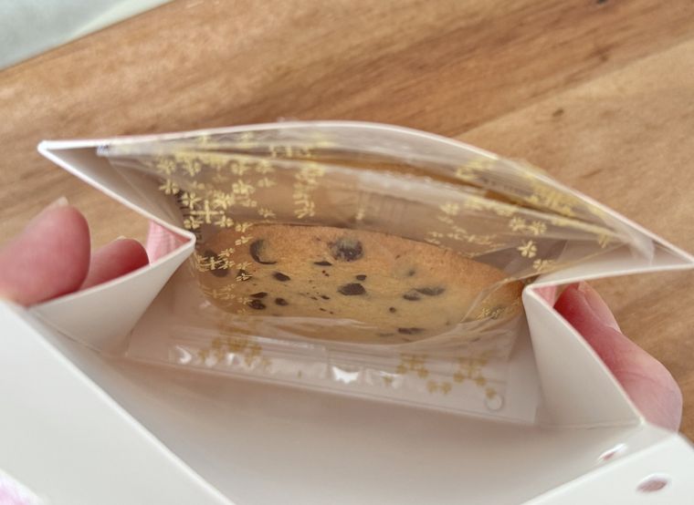 お菓子を入れたペーパーギフトボックスミッキーフレンズ