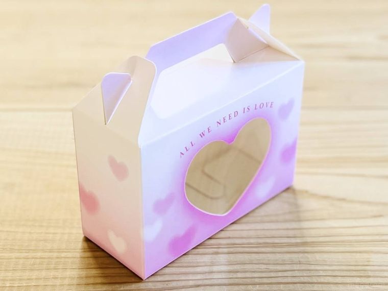 ハート柄の窓付キャリーボックス