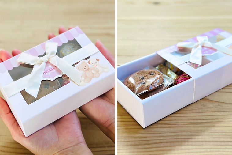 ぬいぐるみ柄の窓付ギフトボックスにお菓子を詰めた様子