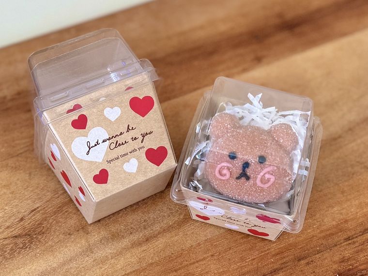 フタ付キューブカップハートのパッケージと使用例