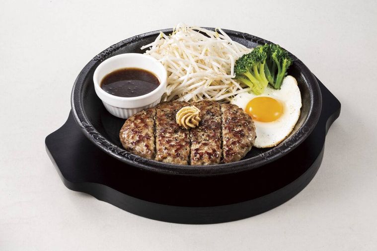 100％ビーフハンバーグ目玉焼き付