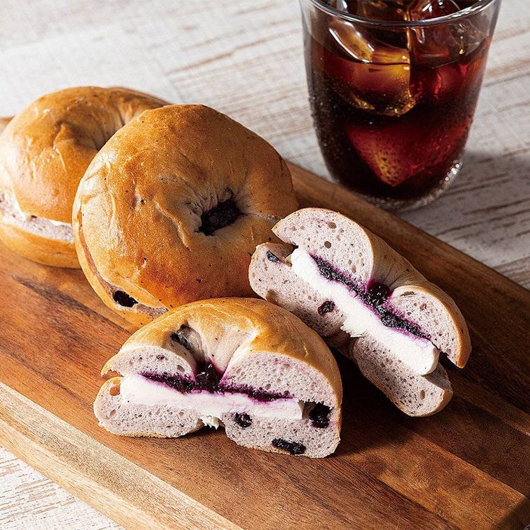 ベーグルサンド ブルーベリークリームチーズ