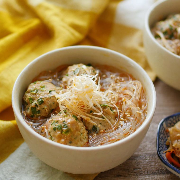 10. レンジでできたニラ団子のピリ辛春雨スープ