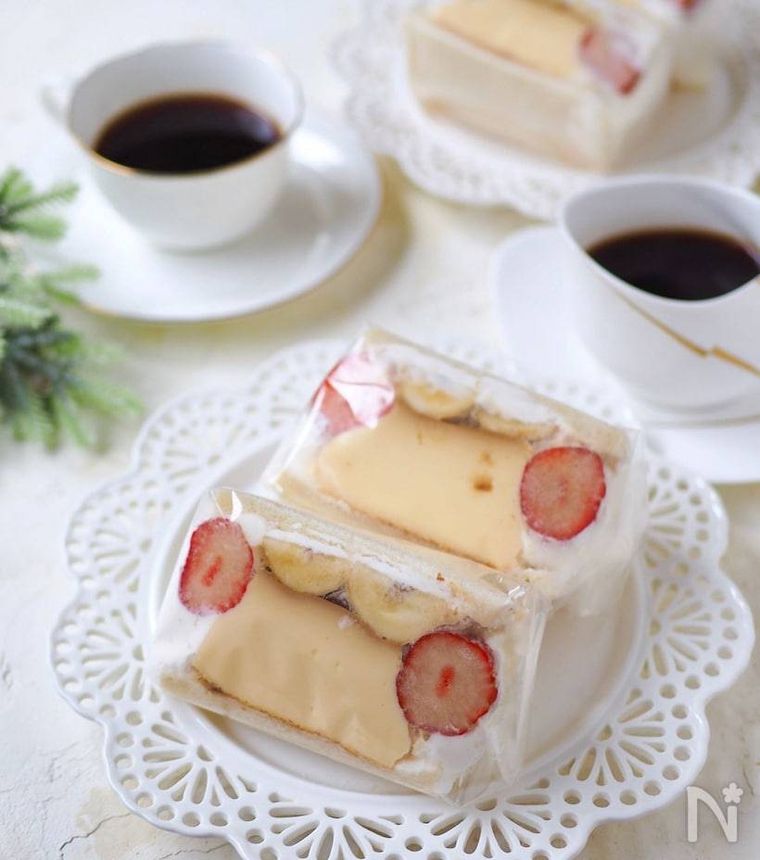 いちごの入ったプリンサンド