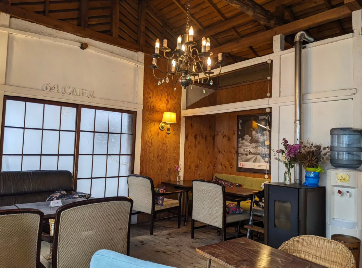 ロクヨンカフェプラスラナイの店内