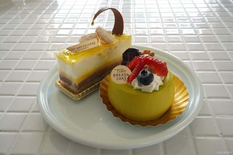 白い皿に盛り付けられたラクテシトロン、ムースピスタージュ