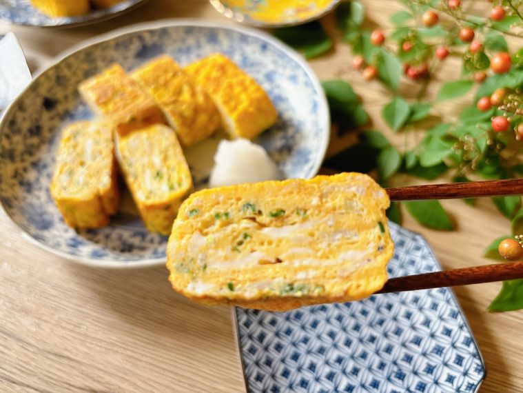 しらす卵焼きを箸上げしたもの