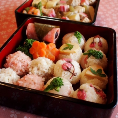 お花見弁当に花が咲く!真似したいおにぎりアイデアレシピ7選