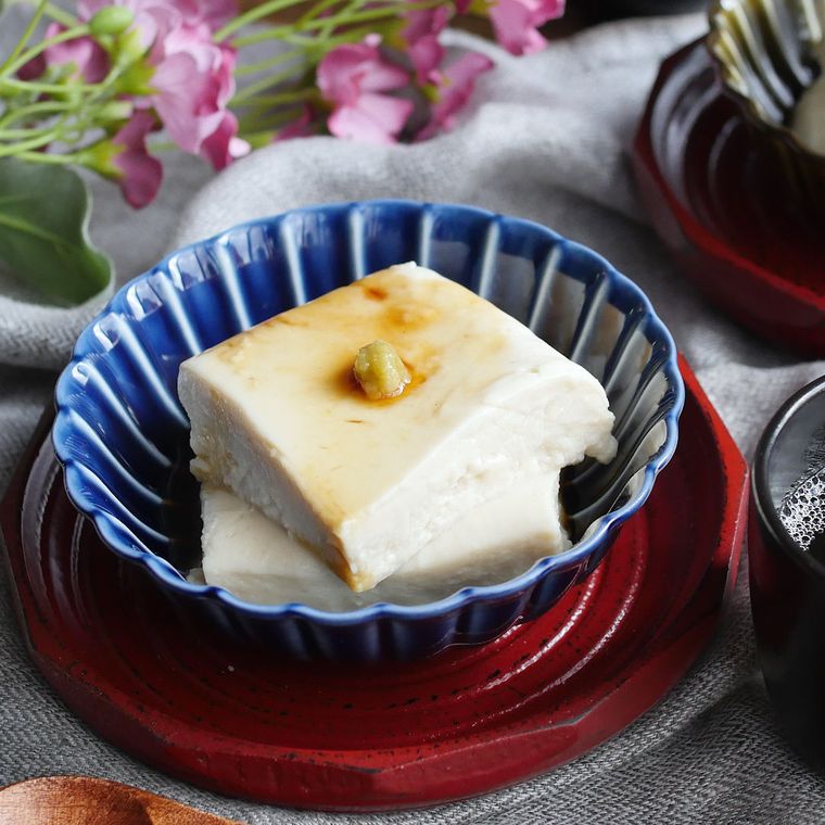 器に盛られたジーマミー豆腐