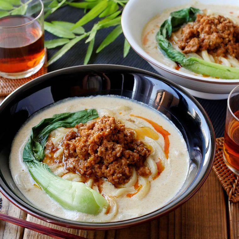 器に盛られた豆乳担々うどん
