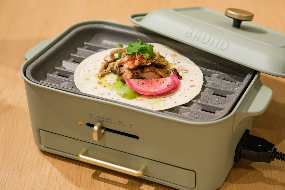 おうち焼肉の気になる煙を90％以上カット！BRUNOの新作ホットプレート
