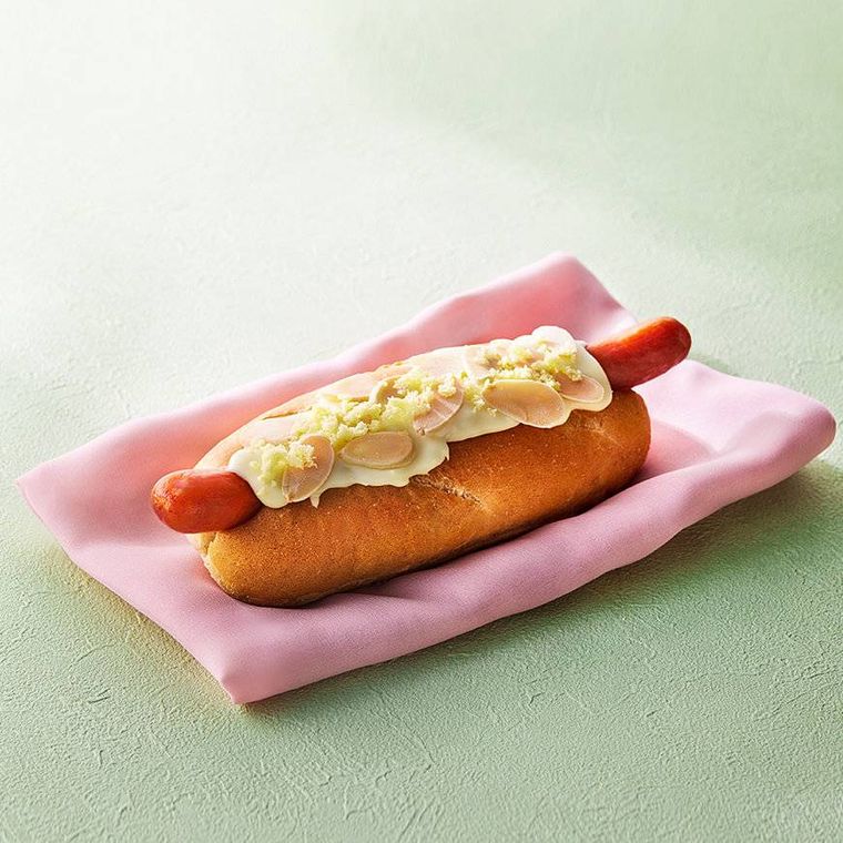 トムとジェリー ホットドッグ トリプルチーズ＆アーモンドのイメージ