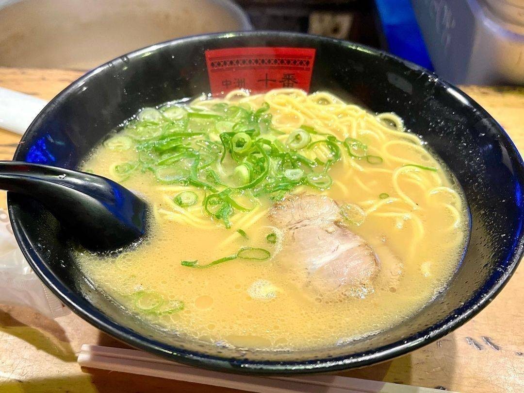 オススメ　中洲屋台　ピリ辛 　博多　豚骨ラーメン　人気　ラーメン旨い オススメ 中洲屋台 ピリ辛 博多 豚骨ラーメン 人気 ラーメン