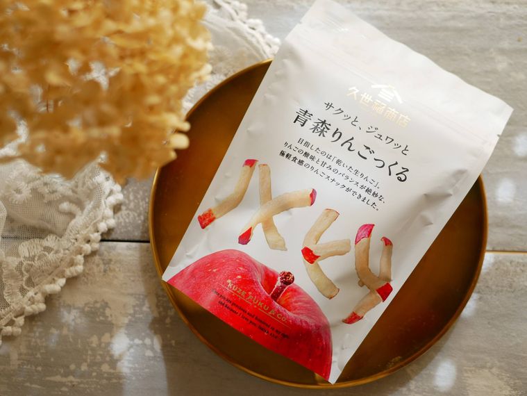 ゴールドプレート皿にのった久世福商店青森りんごっくる