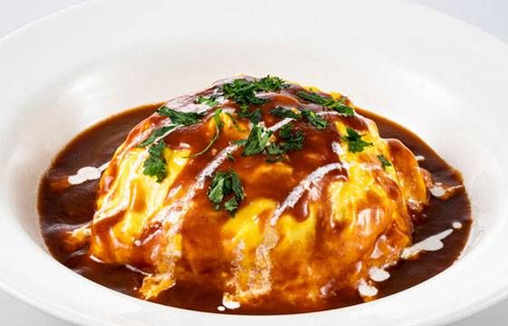 デミグラスソースがかかったオムライス