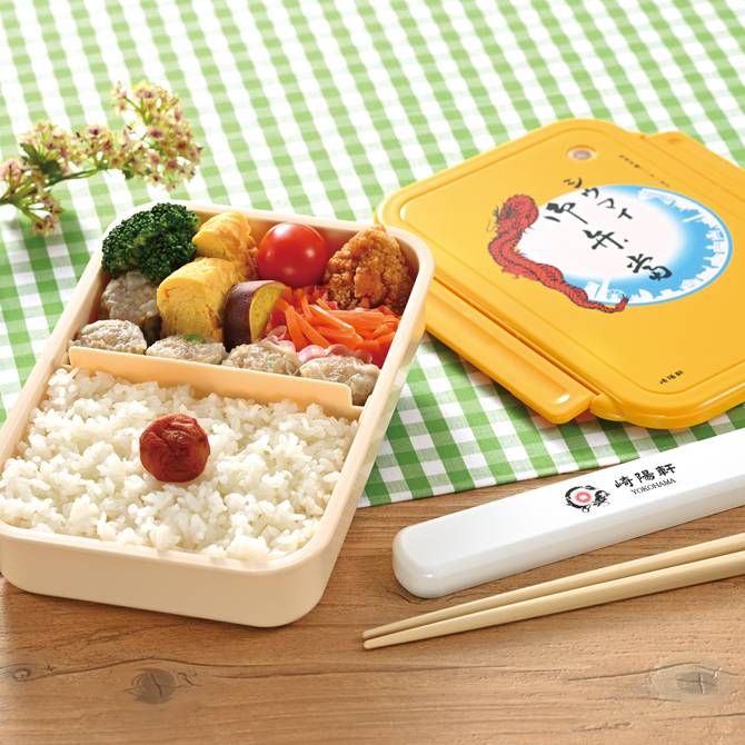 崎陽軒のお弁当箱に詰められているおかずとごはん