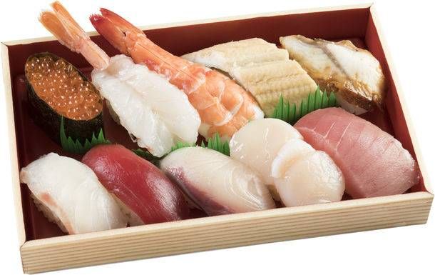 マグロやいくらの入ったスシローのセット