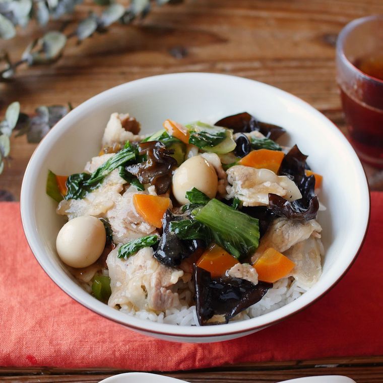丼に盛られた中華丼