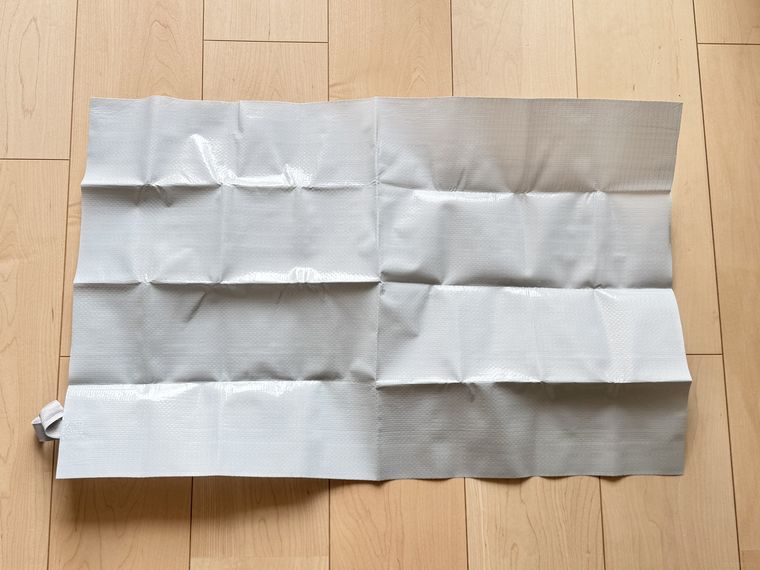 コンパクトレジャーシートを広げた様子