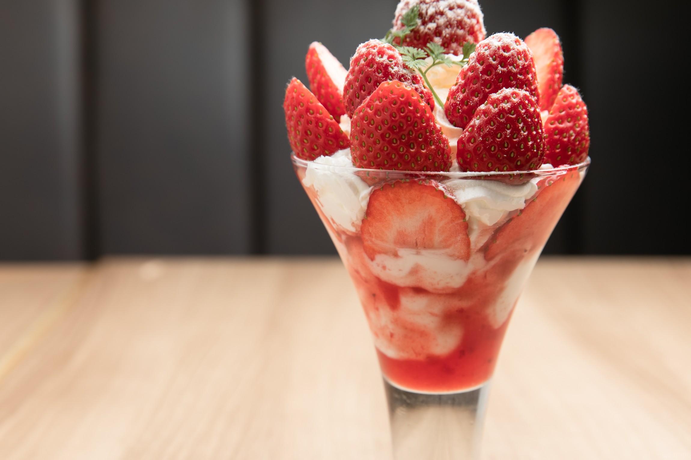 くだもの王国おかやま！思わず笑顔になる旬のいちごパフェを大満喫