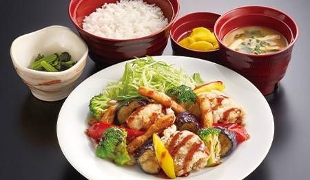ジョイフルの彩り野菜と若鶏の黒酢あんかけ定食のイメージ