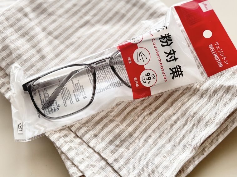 ダイソー花粉メガネ大人用、ウェリントン、クリアグレーのパッケージ