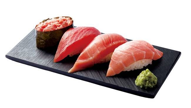 寿司が4貫並んでいる